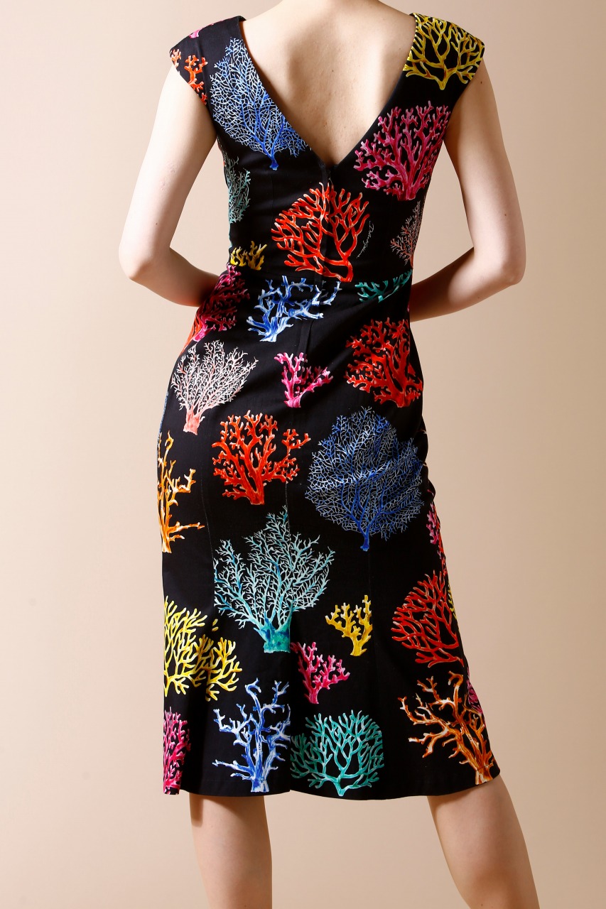 DOLCE＆GABBANA カラフルサンゴ柄タイトシルエットワンピース